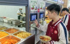 今已成為武漢全市900多所中小學校食堂的 